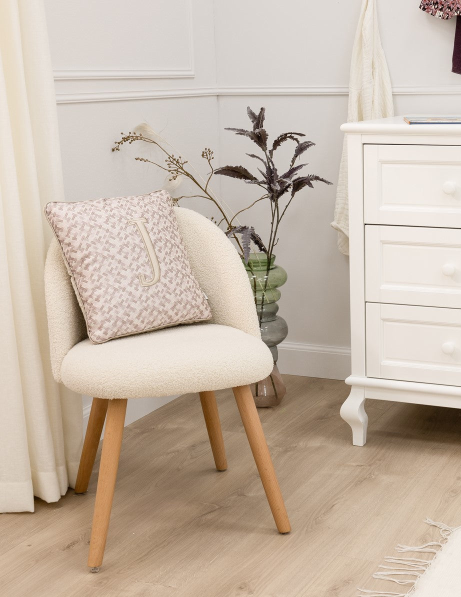 Sierkussen 'Juliette'  40x40 cm met Monogram J in Suède &amp; White Gold